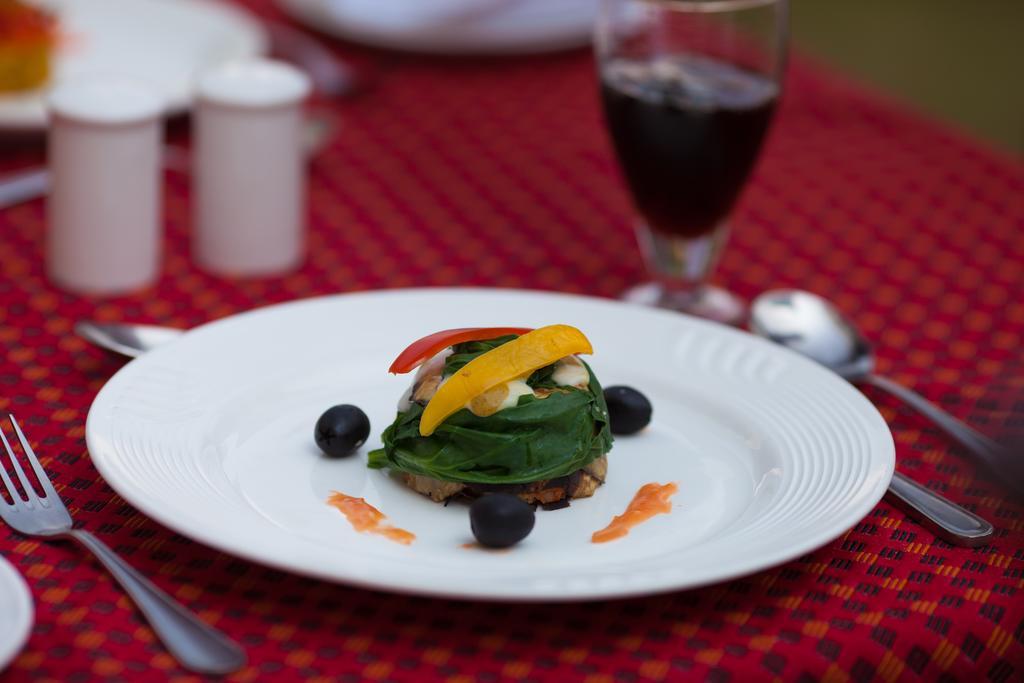 The Grand Imperial - Heritage Hotel Agra  Exterior foto A plate of food